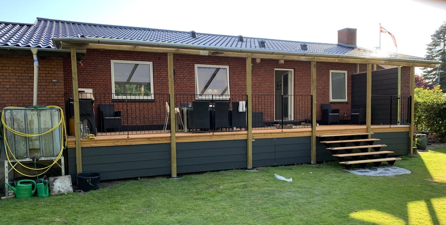 36 kvm. terrasse med jerngelænder 36 kvm. terrasse med jerngelænder